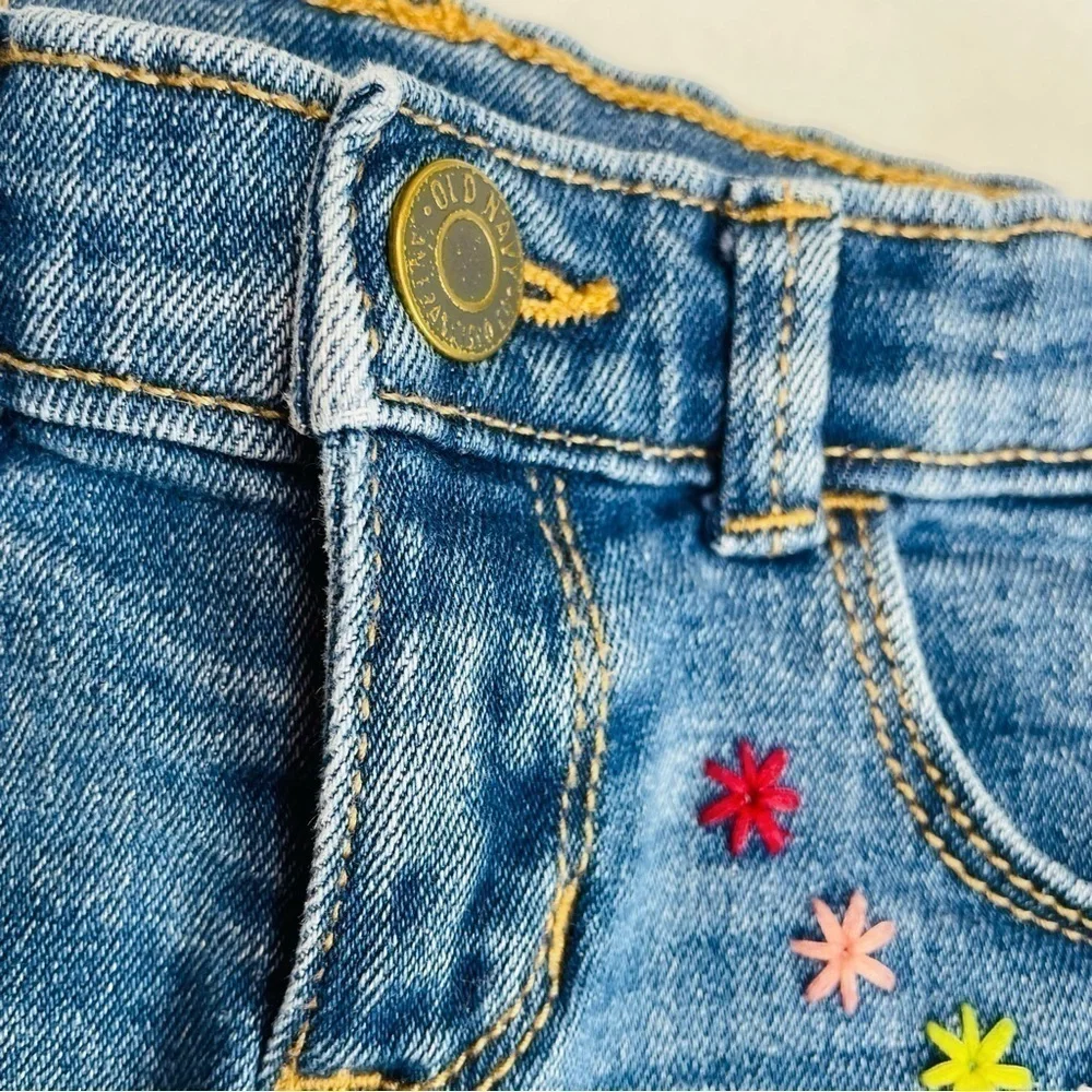 𝅺old Navy Cutoff Jean Shorts with Flower Embroidery